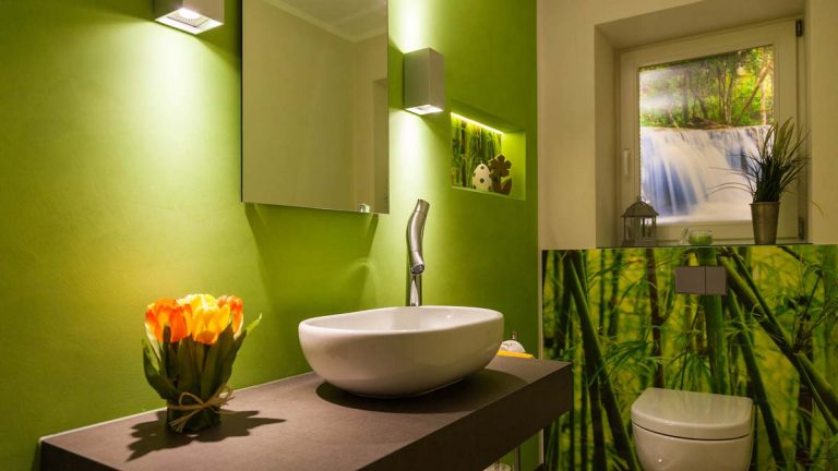 Referenz Gäste-WC mit Riegler-Wandpaneelen